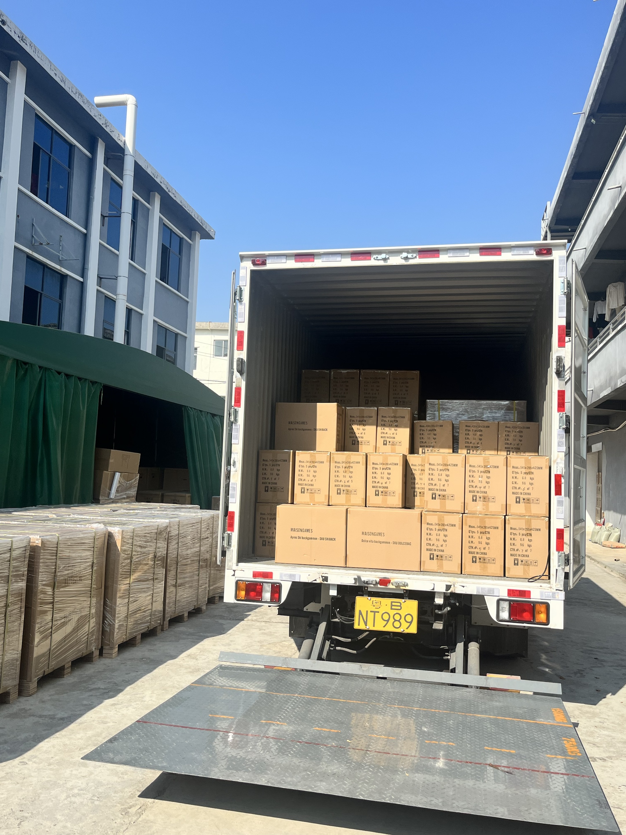 深圳亞克力制品工廠亞克力家具出貨