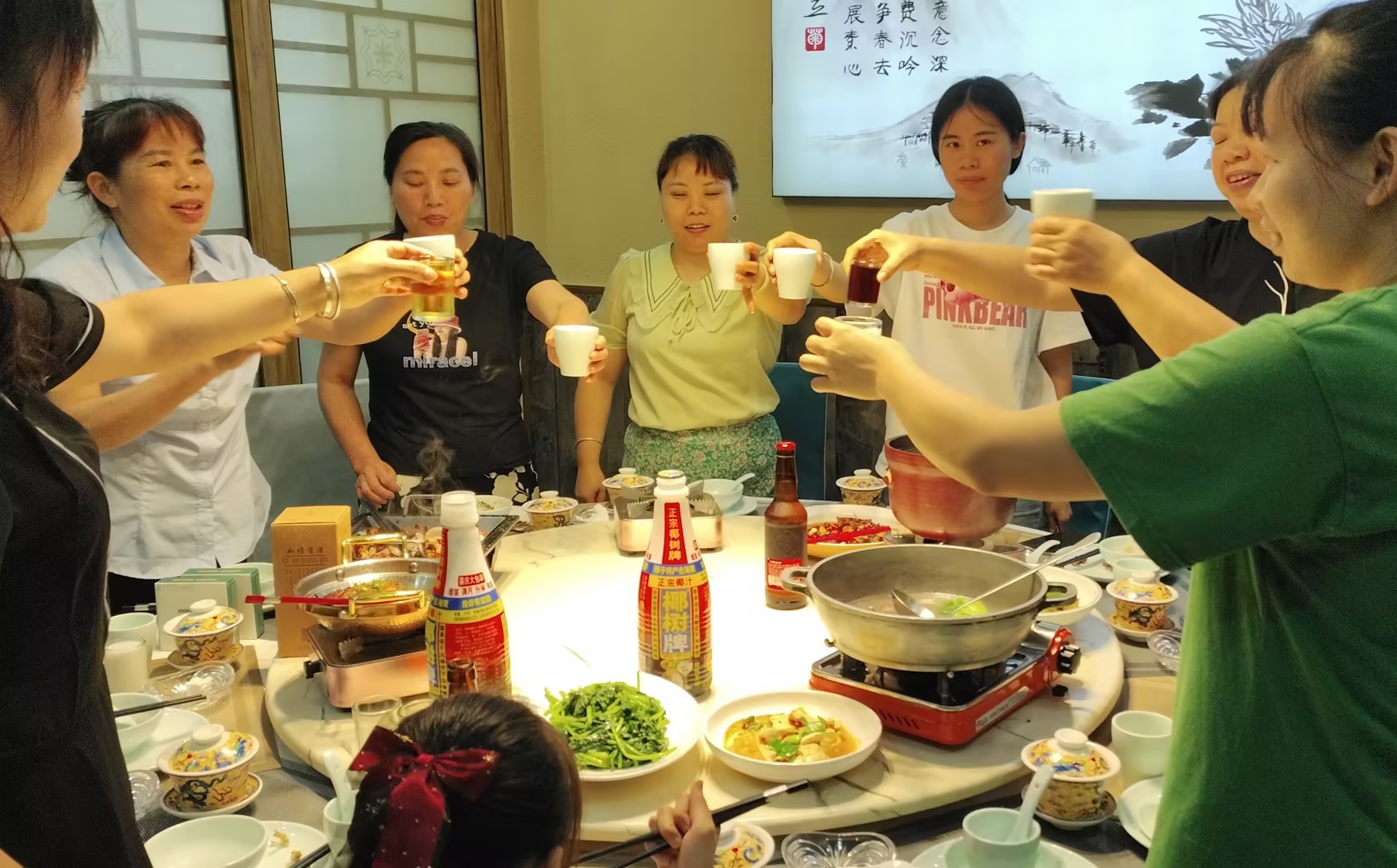 亞克力工廠團隊聚餐：開心工作，享受快樂生活時光