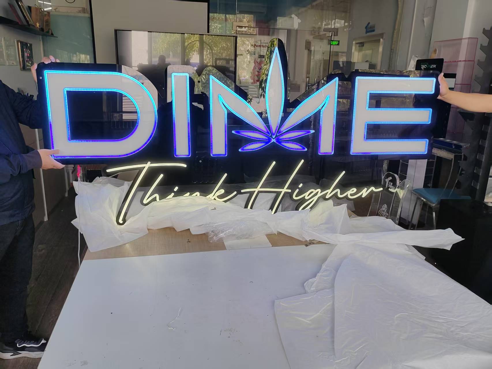 森濤定制掛墻霓虹燈 LOGO 牌